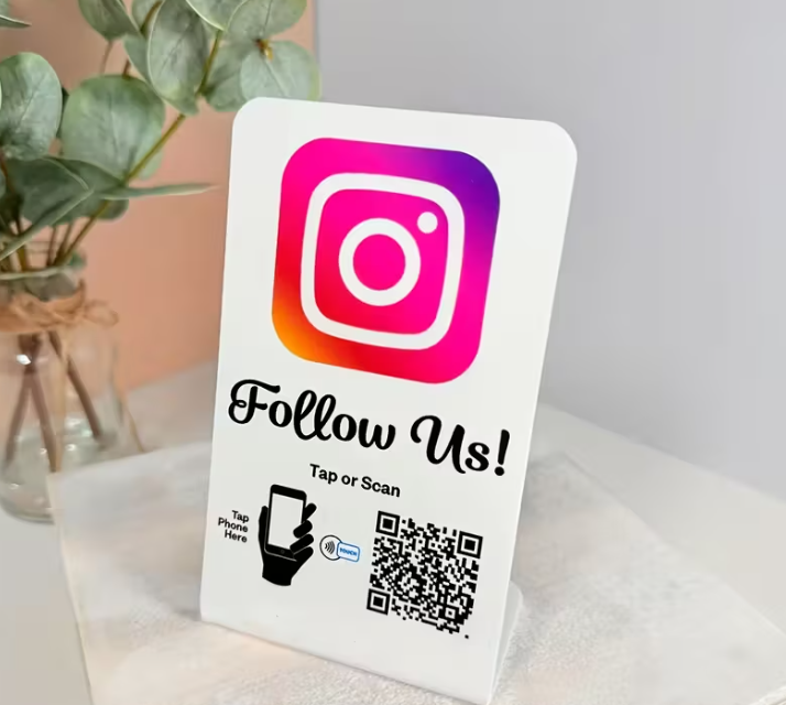 Instagram Social media NFC bord met QR code